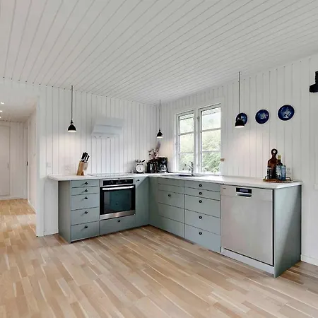 Дом отдыха Renoveret Sommerhus Naer Fjord - Stor Terrasse, Have & Plads Til 7 Gaester