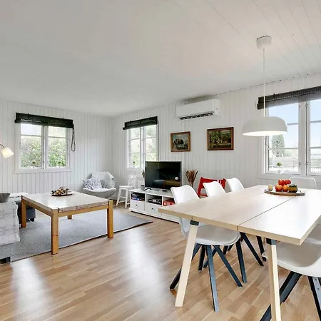 Renoveret Sommerhus Naer Fjord - Stor Terrasse, Have & Plads Til 7 Gaester Kyndelose