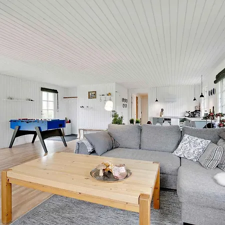 Renoveret Sommerhus Naer Fjord - Stor Terrasse, Have & Plads Til 7 Gaester *