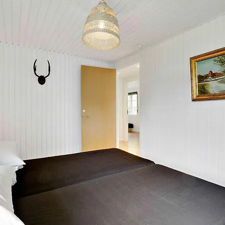 Renoveret Sommerhus Naer Fjord - Stor Terrasse, Have & Plads Til 7 Gaester